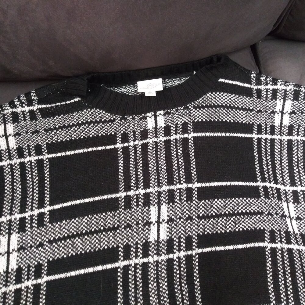 St Johns Bay Large Black and White Sweater